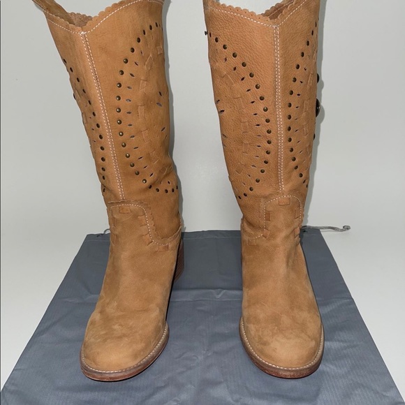 BOUTIQUE NEW Leather boots! - Picture 4 of 7